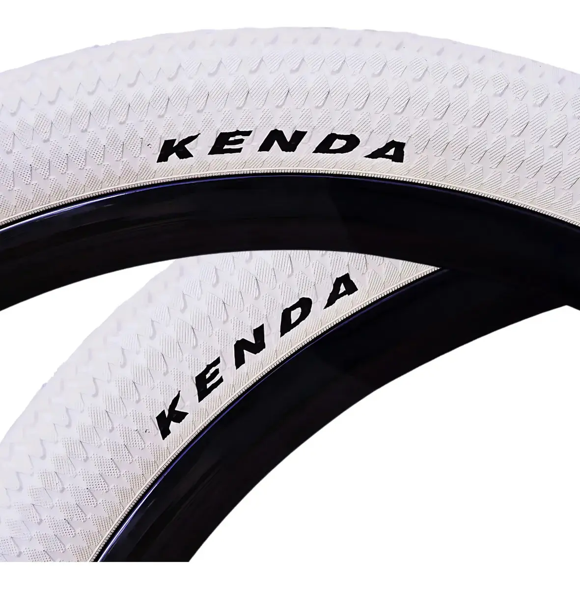 Pneu Kenda Kinip Aro 26x2.30 Branco: A Tração Balão que Transforma Suas Trilhas MTB